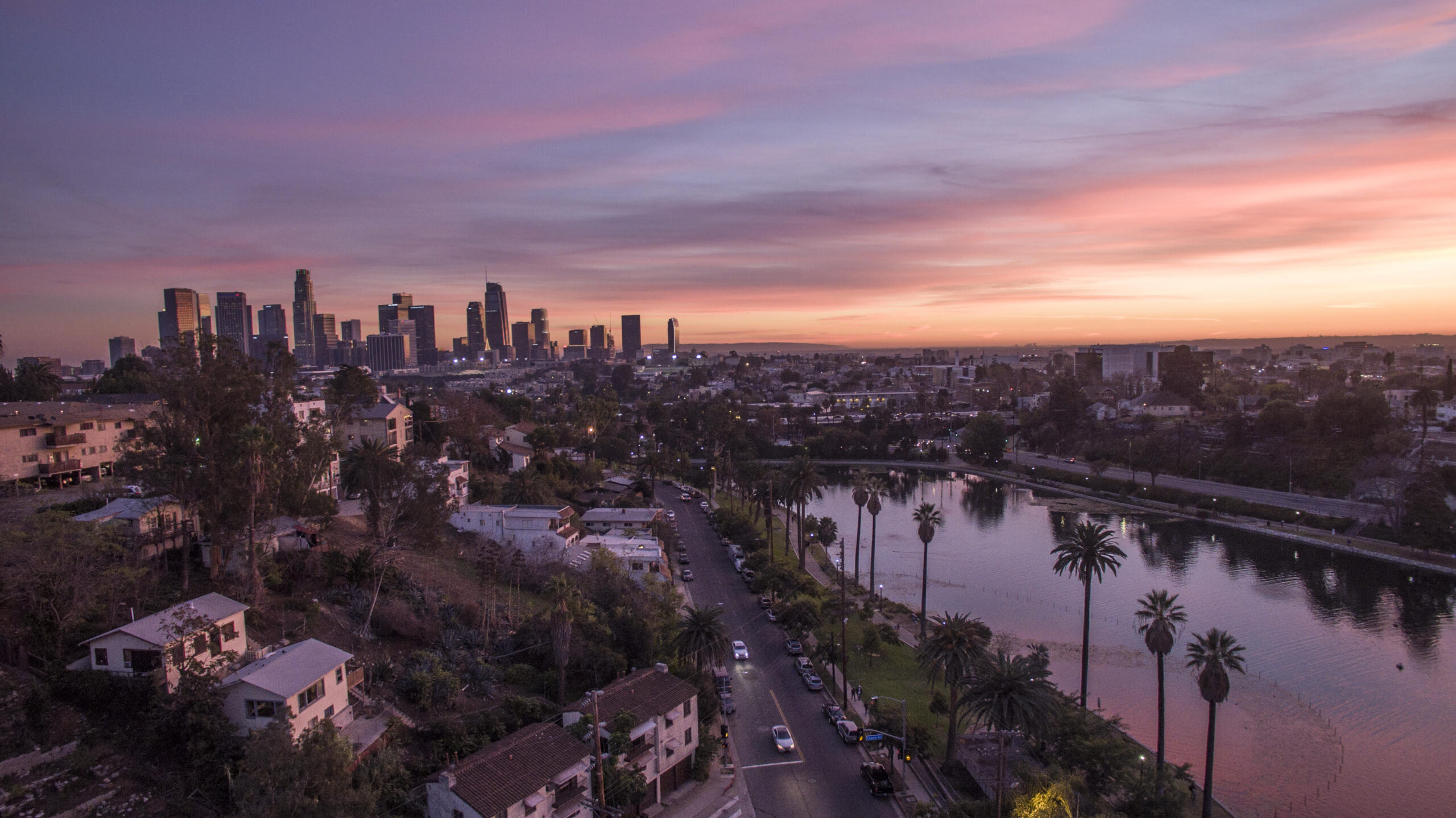 Echo_Park_Lake_with_Downtown_Los_Angeles_Skyline